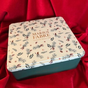 Weihnachtliche Geschenkbox aus Metall_Marius Fabre